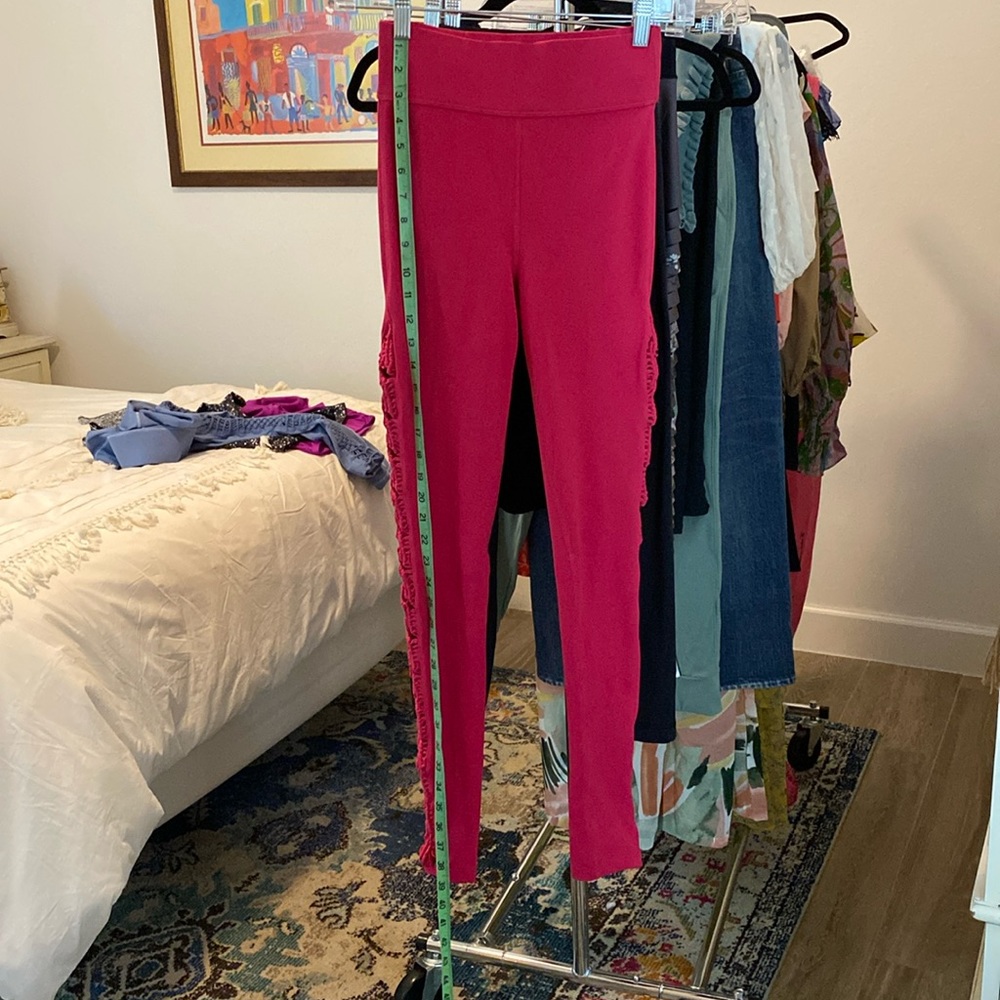 Carbon 38 raspberry macrame leggings xs